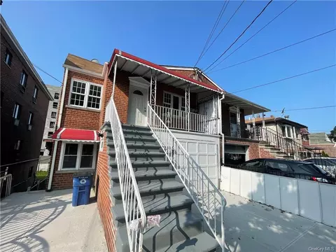 1044 E 211th St, Bronx, NY 10469