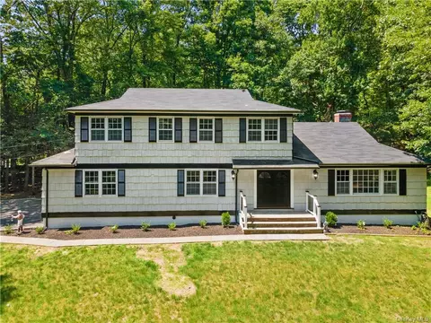 16 Saddle Ct, Bedford, NY 10506