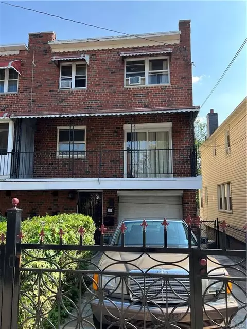 852 E 228th St, Bronx, NY 10466