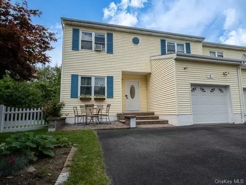 1 Fieldstone Blvd, Wappinger, NY 12590