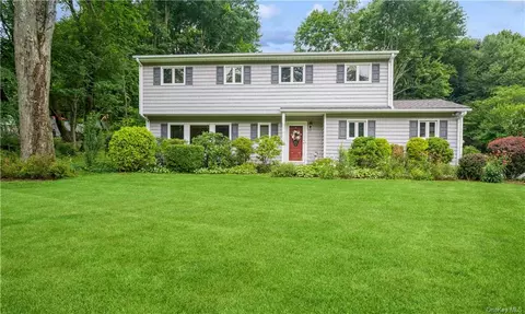 1486 Pleasantville Rd, Briarcliff Manor, NY 10510