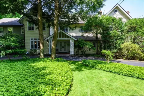9 Winslow Rd, White Plains, NY 10606