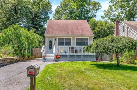 44 Lafayette Ave, Mastic, NY 11950