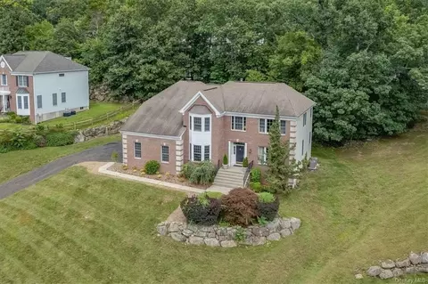 14 Cedar Dr, Tuxedo, NY 10987