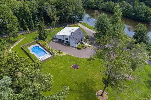 3 Wesley Chapel Rd, Ramapo, NY 10901
