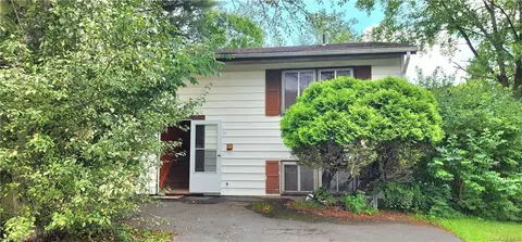 33 Laura Ln, Thompson, NY 12751