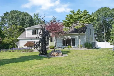 39 Manchester Rd, Kent, NY 10512
