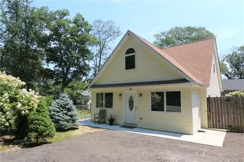 194 Tanglewylde Rd, Putnam Valley, NY 10537