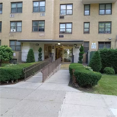 920 Metcalf Ave #8M, Bronx, NY 10473