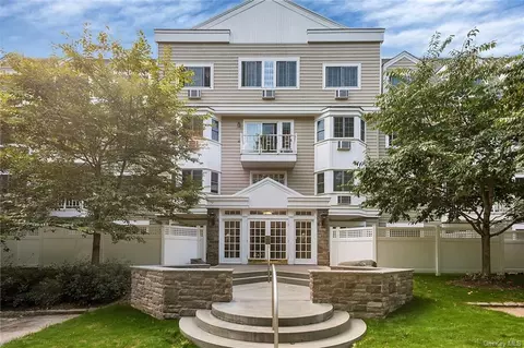 500 Pondside Dr #4K, Greenburgh, NY 10607