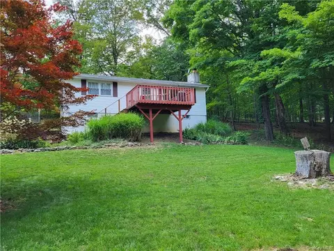 311 Old Mountain Rd, Mount Hope, NY 10963