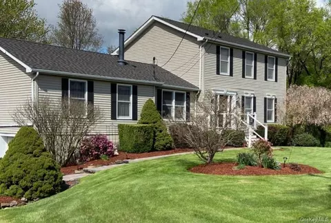 33 Greycourt Ave, Chester, NY 10918