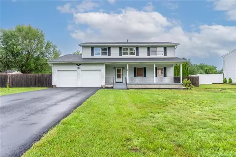 94 Creamery Dr, New Windsor, NY 12553