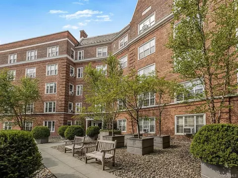 5 Midland Gdns #2I, Bronxville, NY 10708