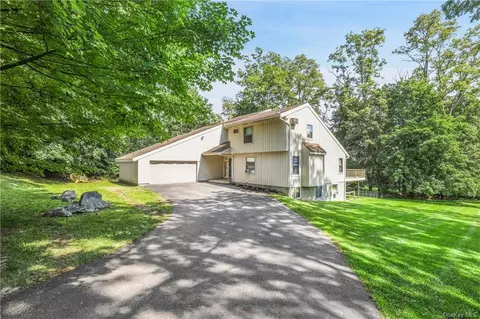 8 Cornelius Ln, Baldwin Place, NY 10505