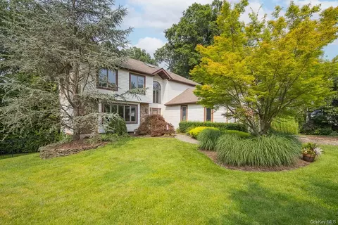 27 Peach St, Nanuet, NY 10954