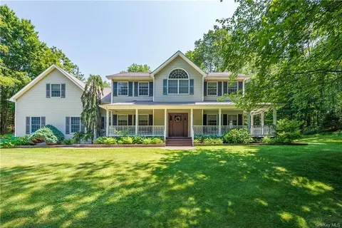 5 Dana Dr, La Grange, NY 12569