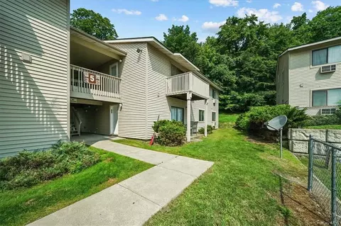 276 Concord Ln, Middletown, NY 10940