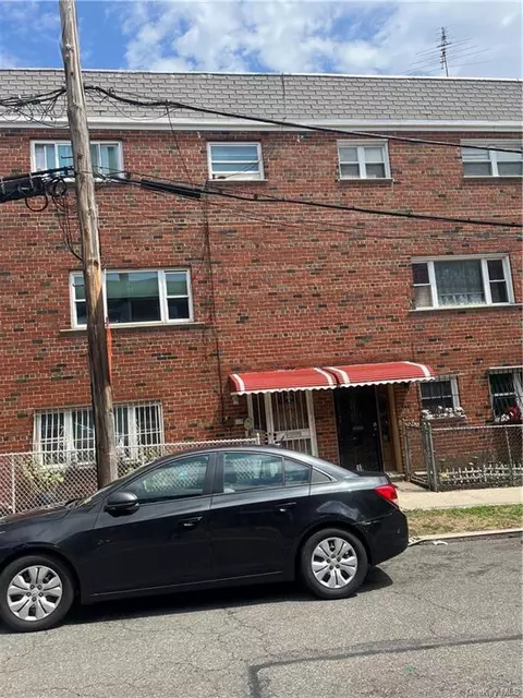 711 Sagamore St, Bronx, NY 10462