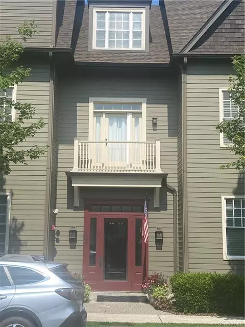 15 Cropsey St #3B, Warwick, NY 10990