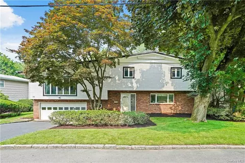 19 Hemlock Rd, Greenburgh, NY 10530