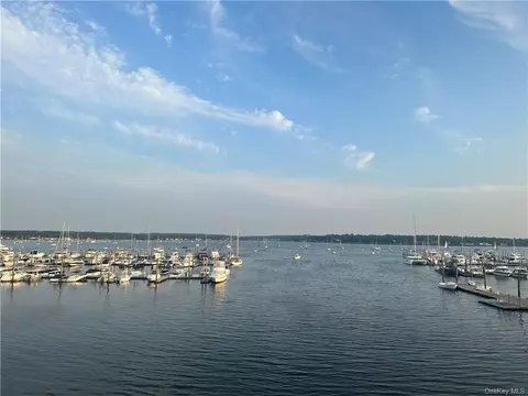 9 The Crows Nest, Port Washington, NY 11050