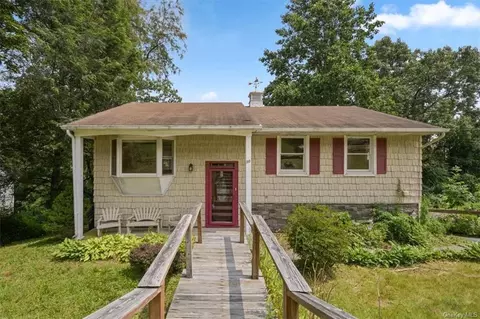 30 Perch Dr, Mahopac, NY 10541