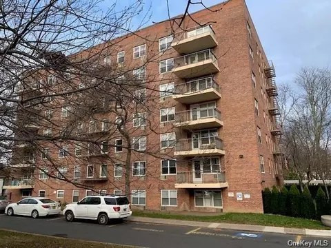 30 S Cole Ave #5A, Ramapo, NY 10977