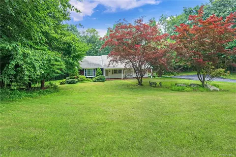 8 Megan Ln, North Castle, NY 10504