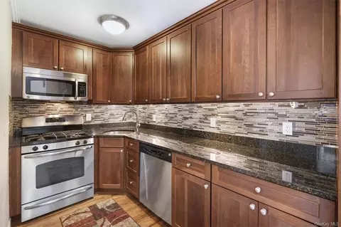 17 Broadway #2F, Harrison, NY 10528