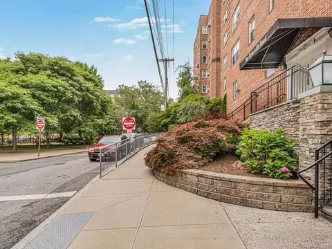 1 Bronxville Rd #2N, Yonkers, NY 10708