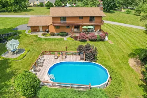 11 St Anthony Pl, Mahopac, NY 10541