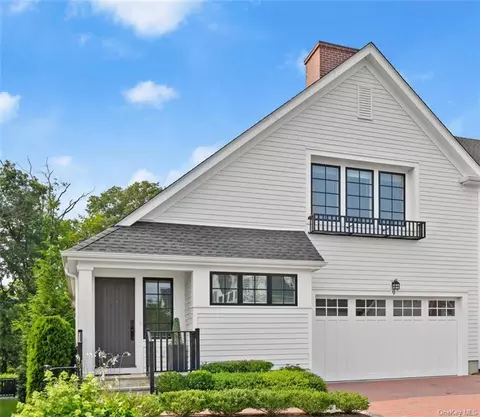9 Honeysuckle Ln, Rye, NY 10573
