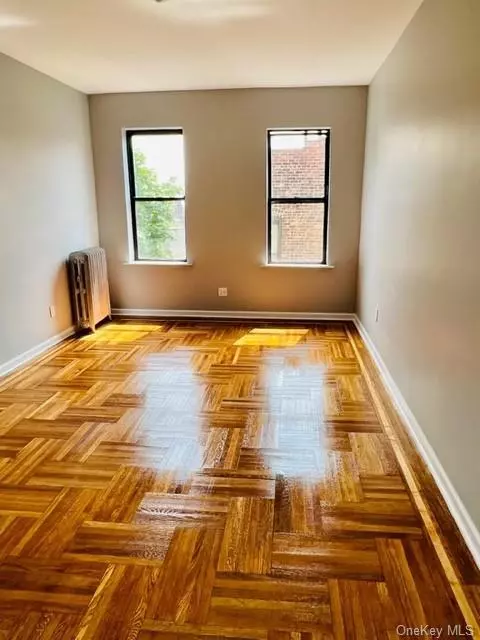 335 E 209th St #18, Bronx, NY 10467