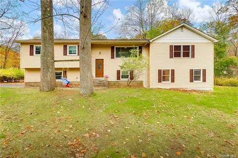 6 Tulip Ln, Ramapo, NY 10901