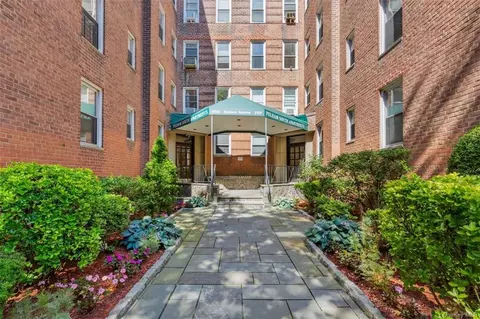 2105 Wallace Ave #2F, Bronx, NY 10462