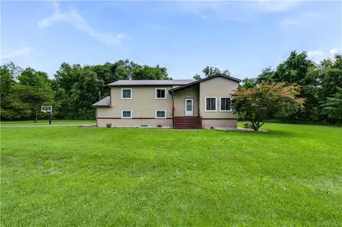 4 Crown Hill Rd, Wappingers Falls, NY 12590