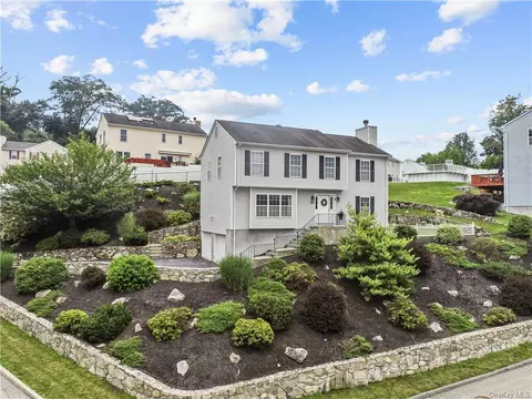 709 Kossuth Pl, Peekskill, NY 10566