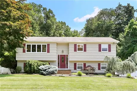13 Annette Ln, Ramapo, NY 10901