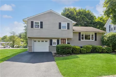 37 Lenox Ave, Clarkstown, NY 10920
