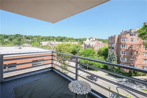50 Popham Rd #4H, Scarsdale, NY 10583