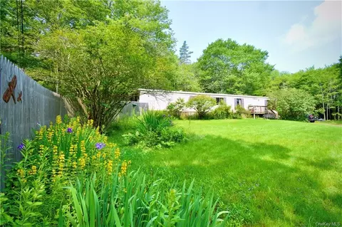 363 Back Shandelee Rd, Rockland, NY 12758