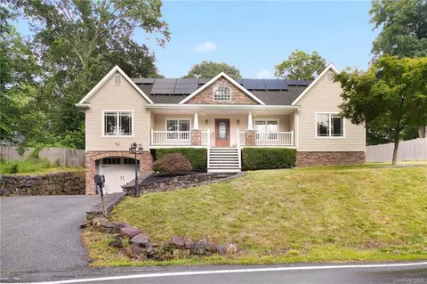 58 Green Rd, Clarkstown, NY 10994