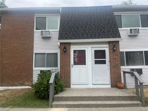 2740 South Rd #D2, Poughkeepsie, NY 12601