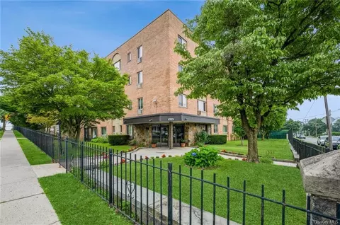 420 Palisade Ave #2E, Yonkers, NY 10703