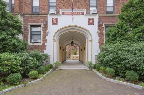 31 Pondfield Rd W #7, Yonkers, NY 10708