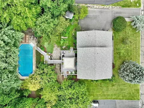 9 Dunnigan Dr, Pomona, NY 10970