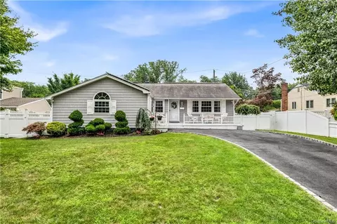 46 Brilner Dr, Smithtown, NY 11787