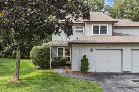 9 Woods Brooke Ln #4, Yorktown, NY 10598