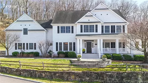27 Old Katonah Dr, Katonah, NY 10536